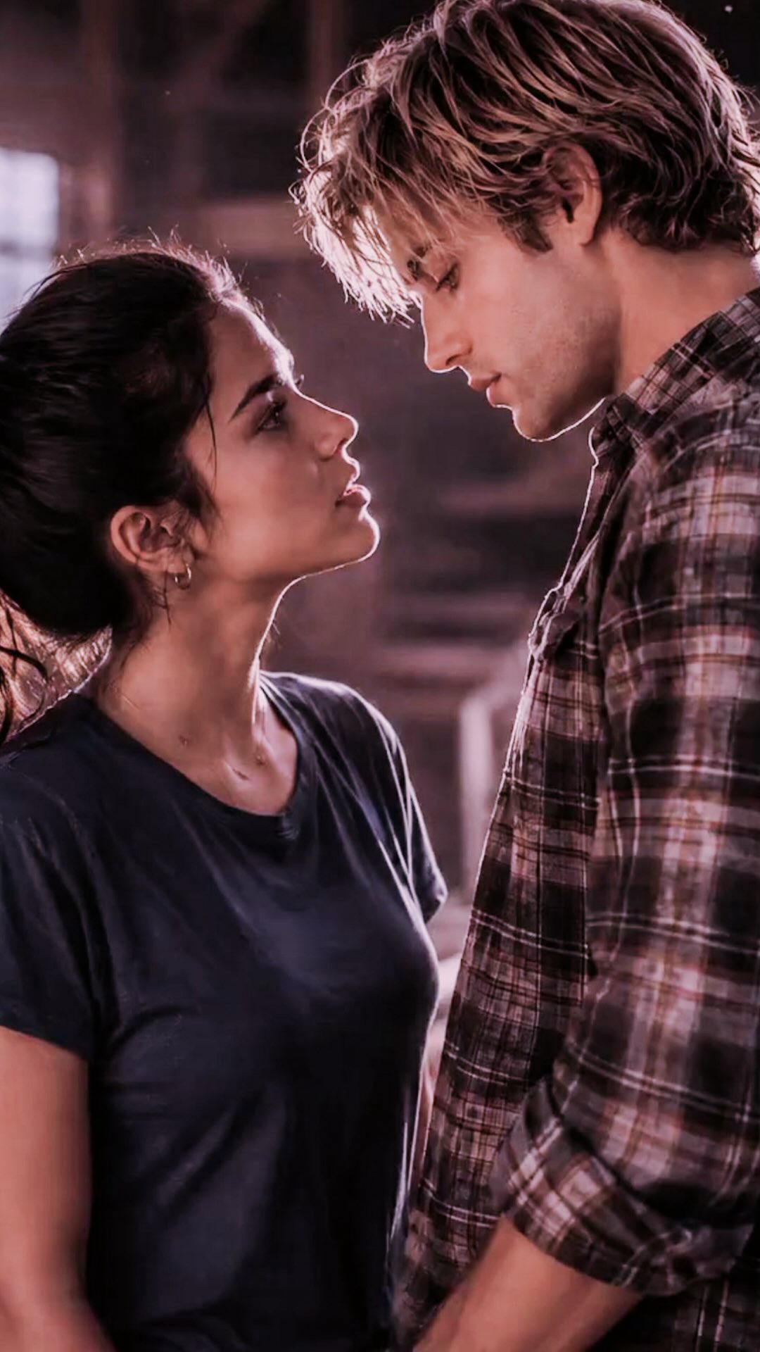 Ces erreurs qui nous consument… 🔥

J’adore ces moments de romance.
Quand les personnages deviennent tellement réels que ce sont eux qui dictent l’intrigue. 

Jen’ai alors plus voix au chapitre, et je suis comme vous, spectatrice de ce qu’il se passe. 🫣🔥

Parfois, je prévois d’écrire un triangle amoureux… Et l’évidence est telle qu’il n’existe jamais vraiment…🧡

👉 Si ta pile à lire a besoin d’une histoire d’amour qui se vit pleinement, d’une famille soudée et atypique et d’un voyage dépaysant dans un ranch du Montana, commente RANCH et je t’envoie le lien du préquel Whitaker Origins en cadeau. 💝 

#slowburn #lectricecompulsive #romancecontemporaine #lecturedumoment