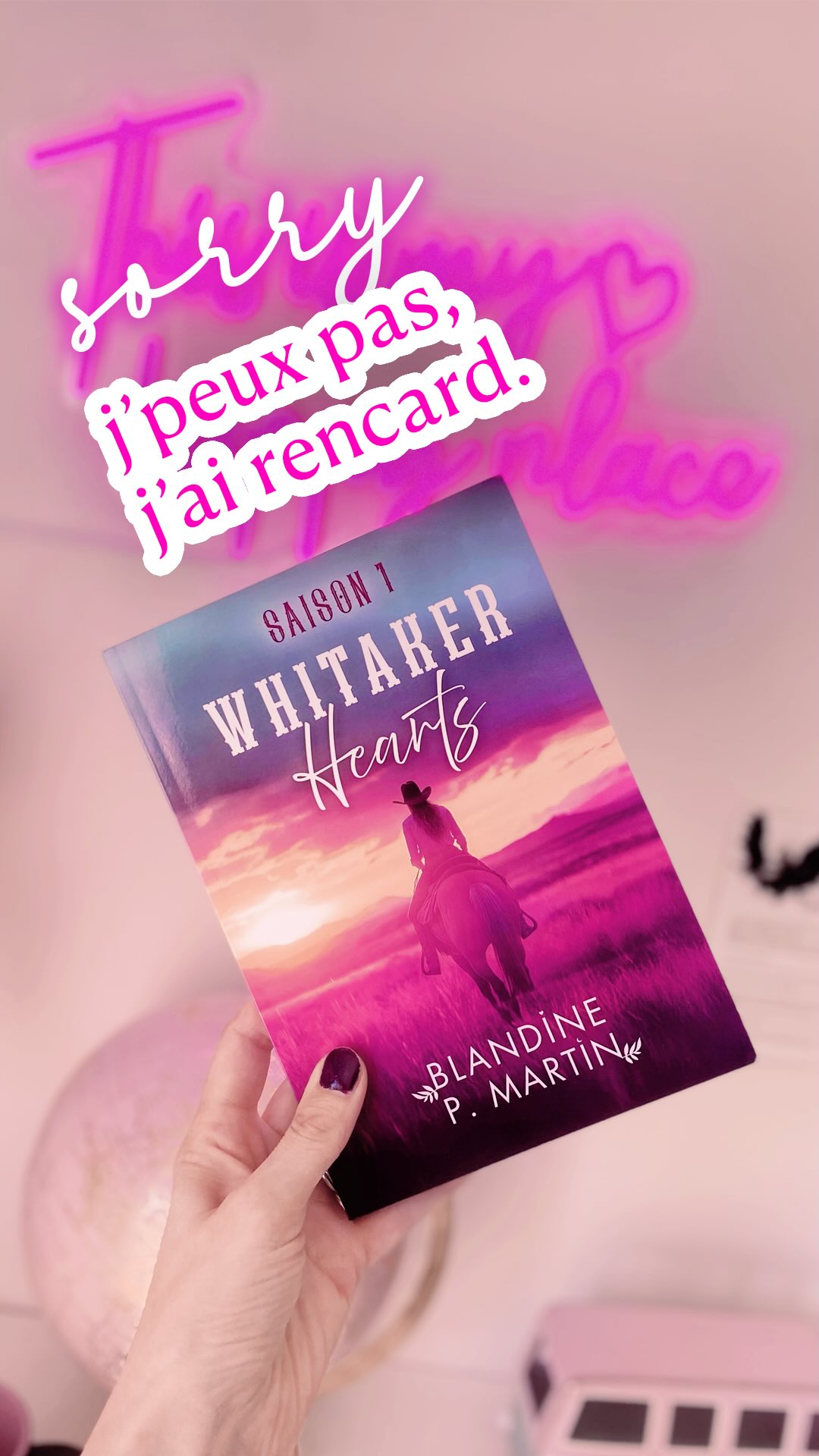Certaines sagas changent nos plans. 
Tiens-toi prête à tout mettre en pause pour vivre une vie bis avec les Whitaker. 🔥

~ Commente RANCH et je t’offre le prequel de la saga : Whitaker Origins ~ 

Ranch romance • Found Family • slow burn • Nature • Montana • Héros cabossés 

#auteure #autrice #lecturepassion #passionlecture 
Autrice française, autrice francophone , bpm family, yellowstone, my life with the walter boys, netflix, chill, readings